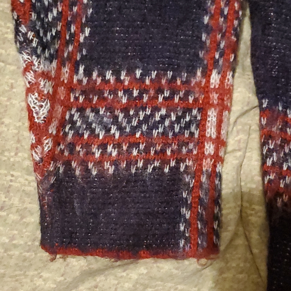 Forever 21 Fuzzy Crop Pullover Sweater Red & Navy Sz S jacquard Tartan Academia - Picture 8 of 9